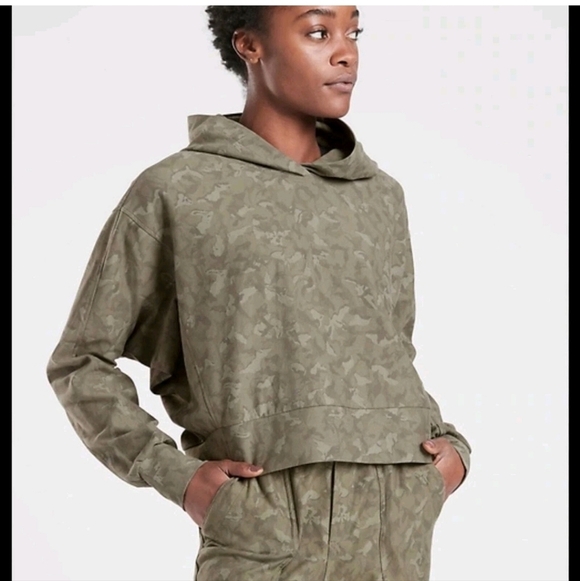 Athleta Tops - Athleta green camo Farallon sweatshirt hoodie large Tall  athleisure loungewear.